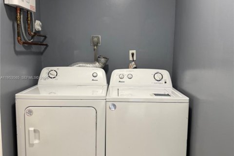 Villa ou maison à louer à Miami Gardens, Floride: 4 chambres, 123.84 m2 № 2010903 - photo 6