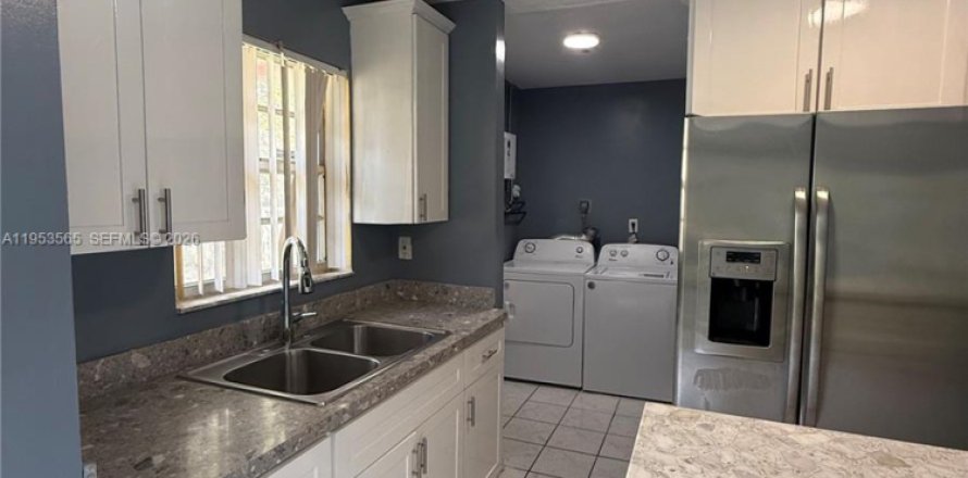 Villa ou maison à Miami Gardens, Floride 4 chambres, 123.84 m2 № 2010903