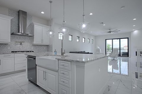 Casa en alquiler en Orlando, Florida, 4 dormitorios, 323.39 m2 № 1877098 - foto 8