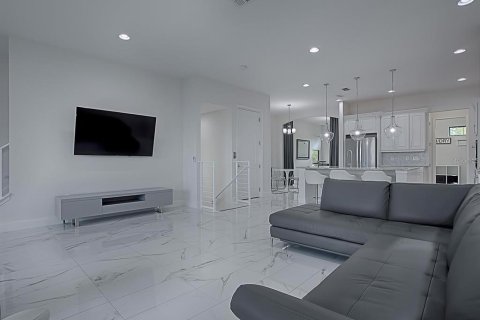 Casa en alquiler en Orlando, Florida, 4 dormitorios, 323.39 m2 № 1877098 - foto 4