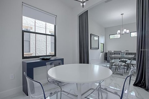 Casa en alquiler en Orlando, Florida, 4 dormitorios, 323.39 m2 № 1877098 - foto 9