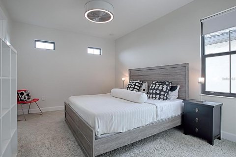 Casa en alquiler en Orlando, Florida, 4 dormitorios, 323.39 m2 № 1877098 - foto 22