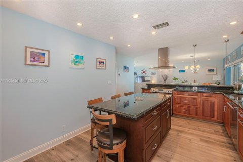 House in Pompano Beach, Florida 2 bedrooms, 134.71 sq.m. № 1995643 - photo 11