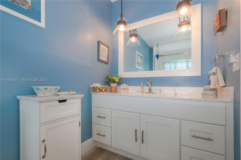 House in Pompano Beach, Florida 2 bedrooms, 134.71 sq.m. № 1995643 - photo 14