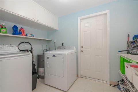 House in Pompano Beach, Florida 2 bedrooms, 134.71 sq.m. № 1995643 - photo 20