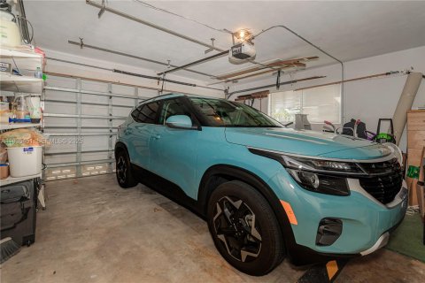 House in Pompano Beach, Florida 2 bedrooms, 134.71 sq.m. № 1995643 - photo 21