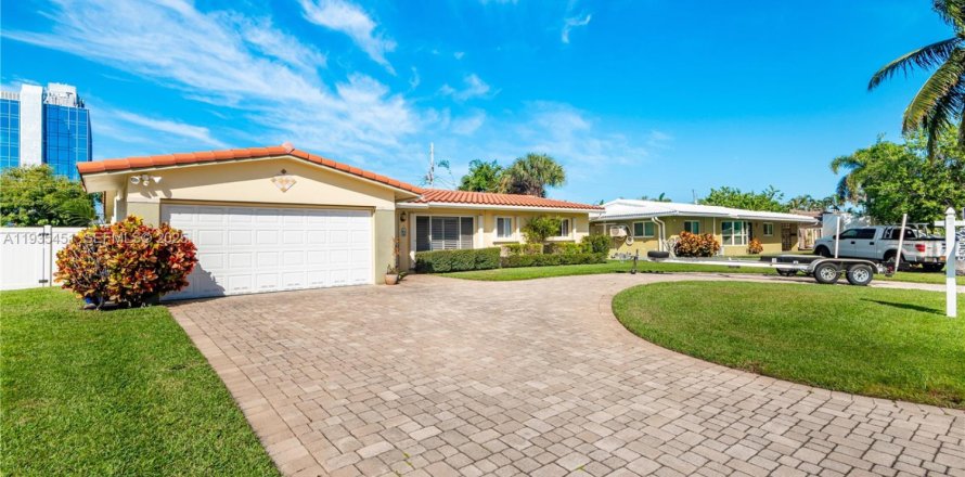 House in Pompano Beach, Florida 2 bedrooms, 134.71 sq.m. № 1995643
