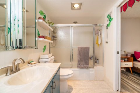 Copropriété à vendre à Coconut Creek, Floride: 2 chambres, 107.4 m2 № 2035777 - photo 18