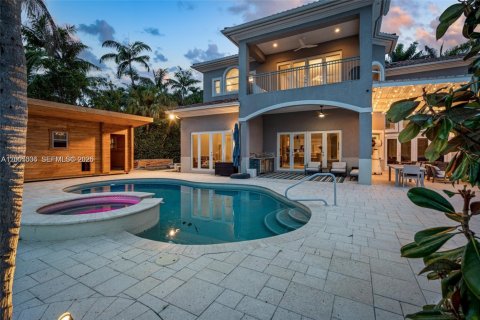 House in Hollywood, Florida 6 bedrooms, 452.25 sq.m. № 2178595 - photo 14