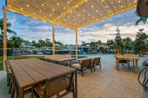 House in Hollywood, Florida 6 bedrooms, 452.25 sq.m. № 2178595 - photo 22