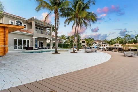 House in Hollywood, Florida 6 bedrooms, 452.25 sq.m. № 2178595 - photo 16