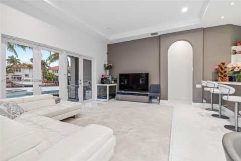 House in Hollywood, Florida 6 bedrooms, 452.25 sq.m. № 2178595 - photo 30