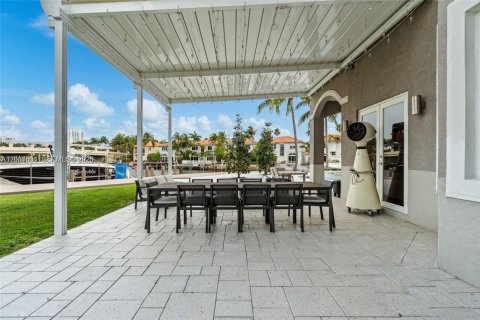 House in Hollywood, Florida 6 bedrooms, 452.25 sq.m. № 2178595 - photo 15