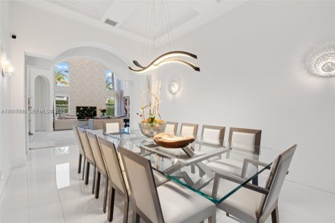 House in Hollywood, Florida 6 bedrooms, 452.25 sq.m. № 2178595 - photo 24
