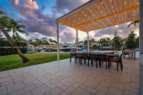 House in Hollywood, Florida 6 bedrooms, 452.25 sq.m. № 2178595 - photo 17