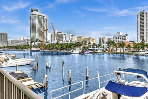 Condominio en venta en Miami Beach, Florida, 2 dormitorios, 198.16 m2 № 1887748 - foto 6