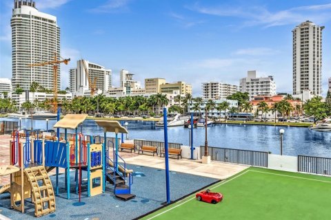 Condominio en venta en Miami Beach, Florida, 2 dormitorios, 198.16 m2 № 1887748 - foto 7