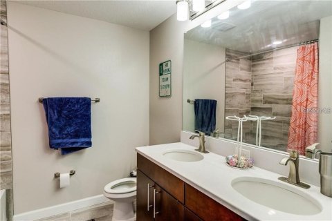 Townhouse in Tampa, Florida 3 bedrooms, 206.8 sq.m. № 1821276 - photo 14