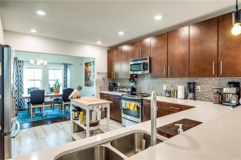 Townhouse in Tampa, Florida 3 bedrooms, 206.8 sq.m. № 1821276 - photo 8