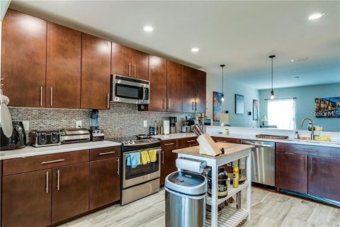 Townhouse in Tampa, Florida 3 bedrooms, 206.8 sq.m. № 1821276 - photo 7