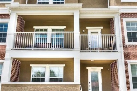 Townhouse in Tampa, Florida 3 bedrooms, 206.8 sq.m. № 1821276 - photo 1
