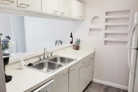 Copropriété à louer à Bradenton, Floride: 2 chambres, 84.73 m2 № 292763 - photo 8