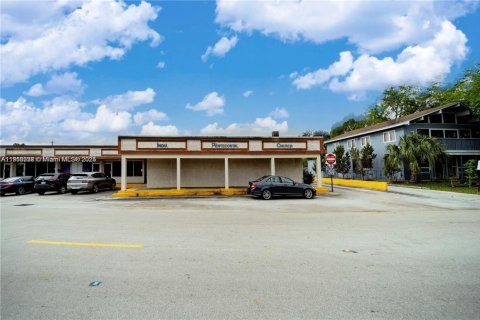 Commercial property in Sunrise, Florida № 2015678