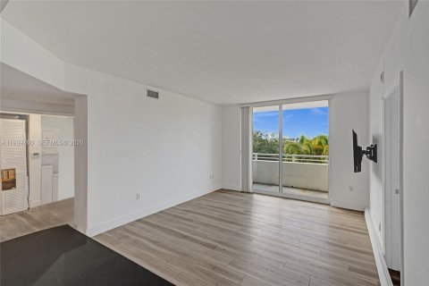 Condo in Aventura, Florida, 2 bedrooms  № 1997056 - photo 9