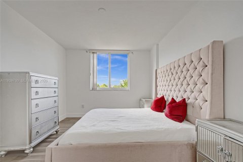Condo in Aventura, Florida, 2 bedrooms  № 1997056 - photo 18