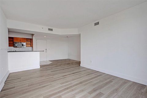 Condo in Aventura, Florida, 2 bedrooms  № 1997056 - photo 10