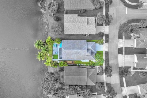 Casa en venta en Pembroke Pines, Florida, 4 dormitorios, 212.56 m2 № 1898184 - foto 1