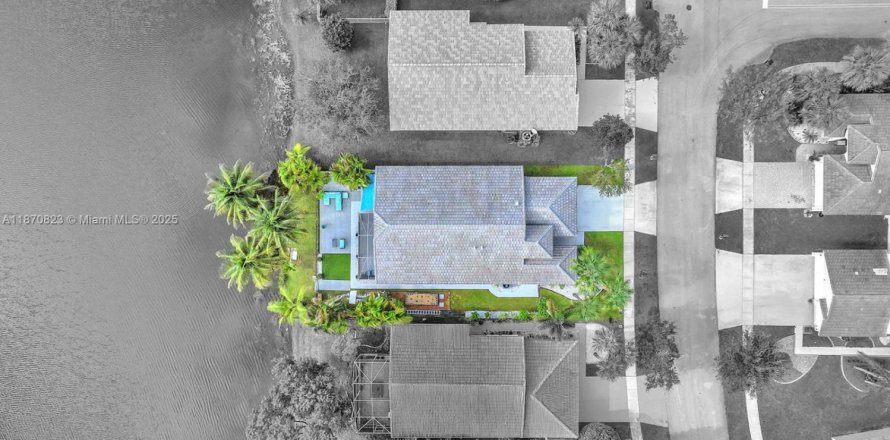 Villa ou maison à Pembroke Pines, Floride 4 chambres, 212.56 m2 № 1898184