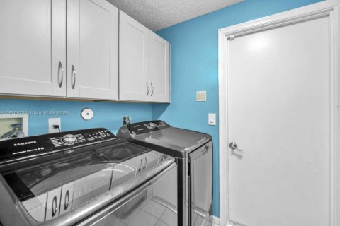 Casa en venta en Pembroke Pines, Florida, 4 dormitorios, 212.56 m2 № 1898184 - foto 19