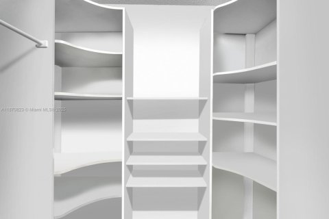 Casa en venta en Pembroke Pines, Florida, 4 dormitorios, 212.56 m2 № 1898184 - foto 22