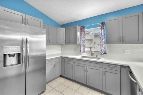 Casa en venta en Pembroke Pines, Florida, 4 dormitorios, 212.56 m2 № 1898184 - foto 13