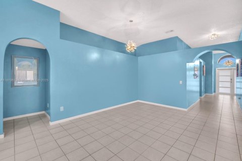 Casa en venta en Pembroke Pines, Florida, 4 dormitorios, 212.56 m2 № 1898184 - foto 9