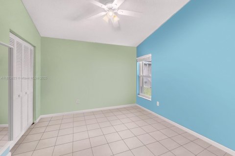 Casa en venta en Pembroke Pines, Florida, 4 dormitorios, 212.56 m2 № 1898184 - foto 30