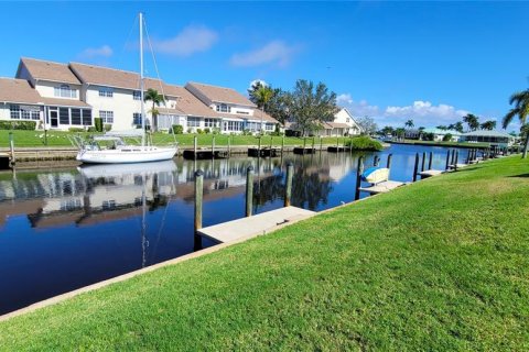 Villa ou maison à vendre à Punta Gorda, Floride: 3 chambres, 147.06 m2 № 1718051 - photo 3
