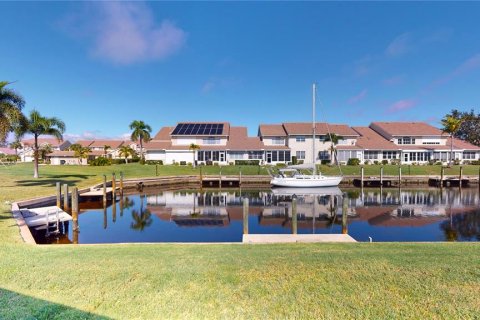 Villa ou maison à vendre à Punta Gorda, Floride: 3 chambres, 147.06 m2 № 1718051 - photo 2