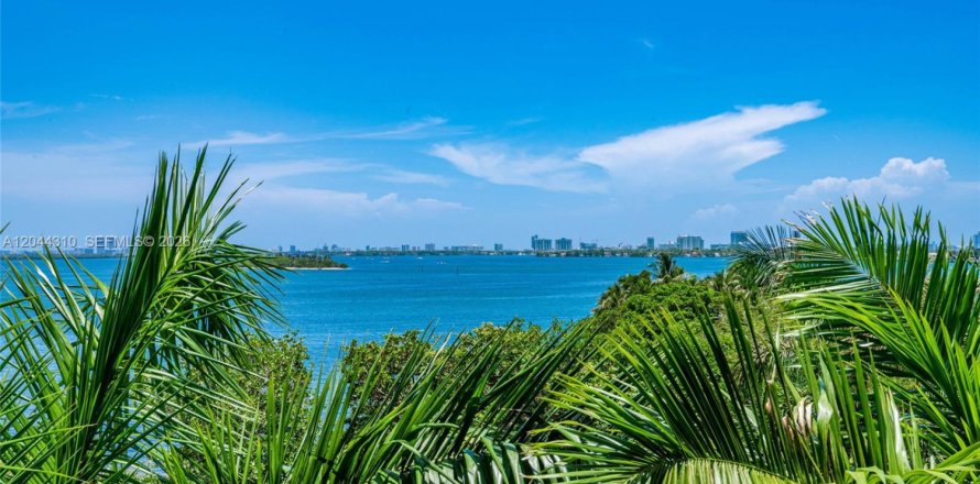 Condo à Miami, Floride, 2 chambres  № 2173038