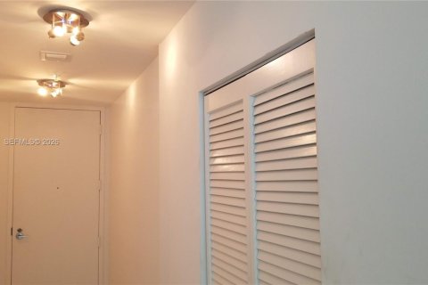 Copropriété à louer à Miami, Floride: 2 chambres, 95.13 m2 № 2053113 - photo 15