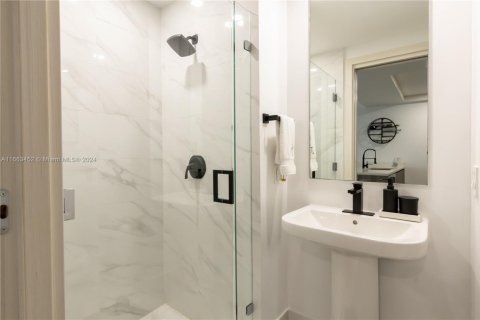 Купить кондоминиум в Майами, Флорида 1 спальня, 80.45м2, № 1703630 - фото 11
