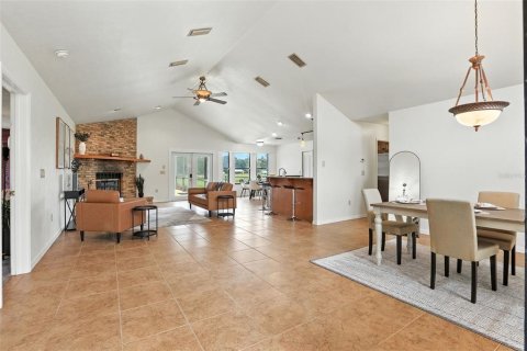 House in Citra, Florida 3 bedrooms, 180.79 sq.m. № 1913159 - photo 3