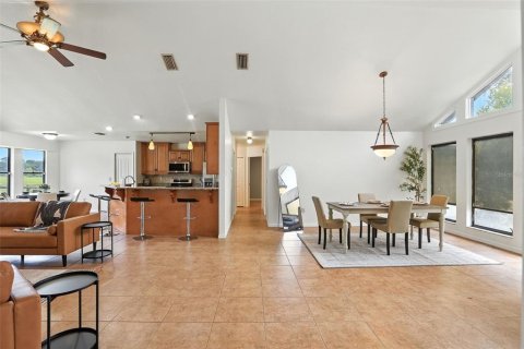 House in Citra, Florida 3 bedrooms, 180.79 sq.m. № 1913159 - photo 5