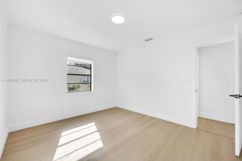 House in Miami Gardens, Florida 4 bedrooms, 103.31 sq.m. № 1982053 - photo 6