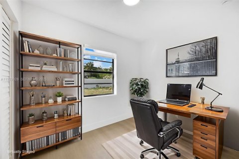 House in Miami Gardens, Florida 4 bedrooms, 103.31 sq.m. № 1982053 - photo 17