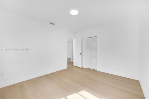 House in Miami Gardens, Florida 4 bedrooms, 103.31 sq.m. № 1982053 - photo 7