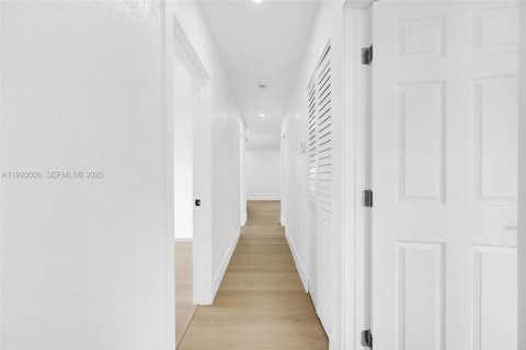 House in Miami Gardens, Florida 4 bedrooms, 103.31 sq.m. № 1982053 - photo 13