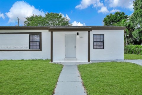 House in Miami Gardens, Florida 4 bedrooms, 103.31 sq.m. № 1982053 - photo 2