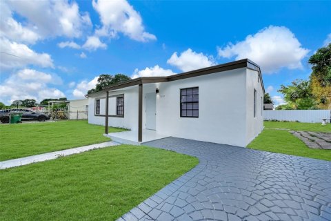 House in Miami Gardens, Florida 4 bedrooms, 103.31 sq.m. № 1982053 - photo 3